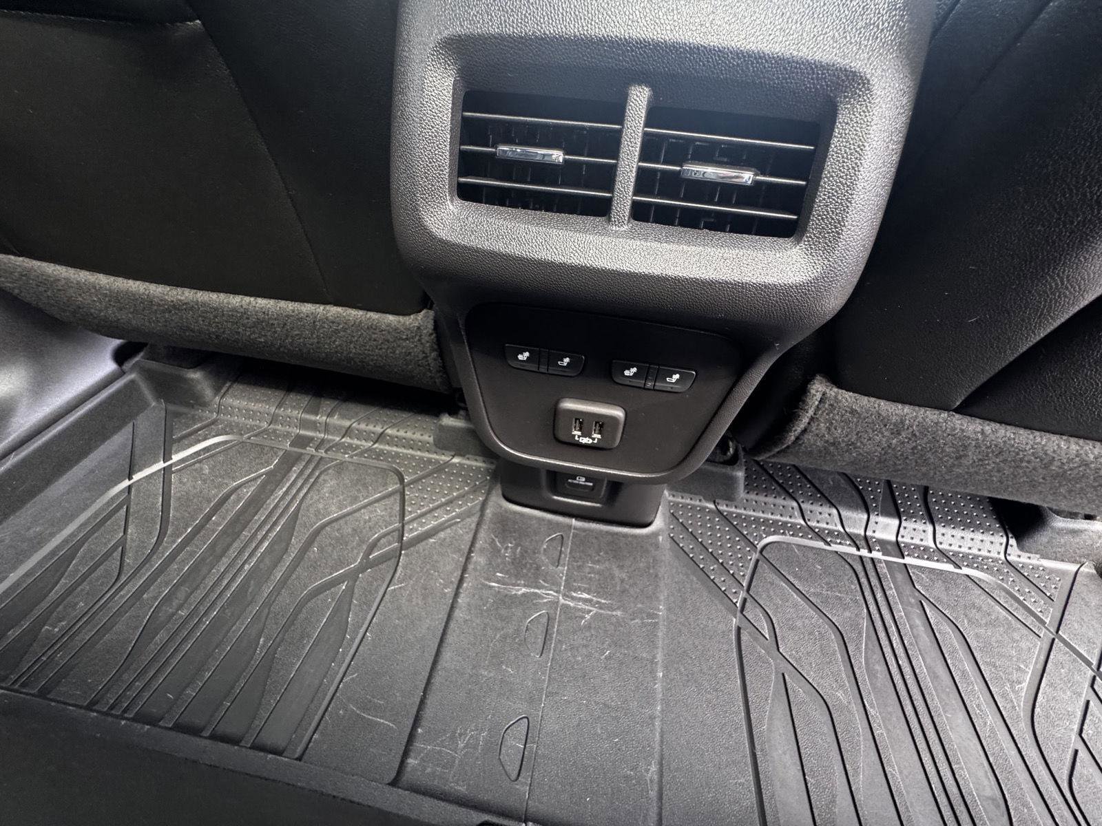 Used 2024 Chevrolet Equinox Premier AWD/4WD image 15