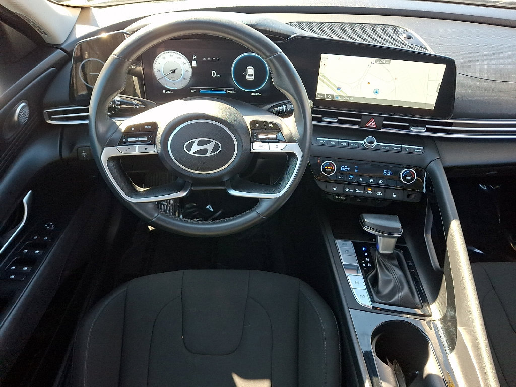 Used 2025 Hyundai Elantra SEL FWD image 11