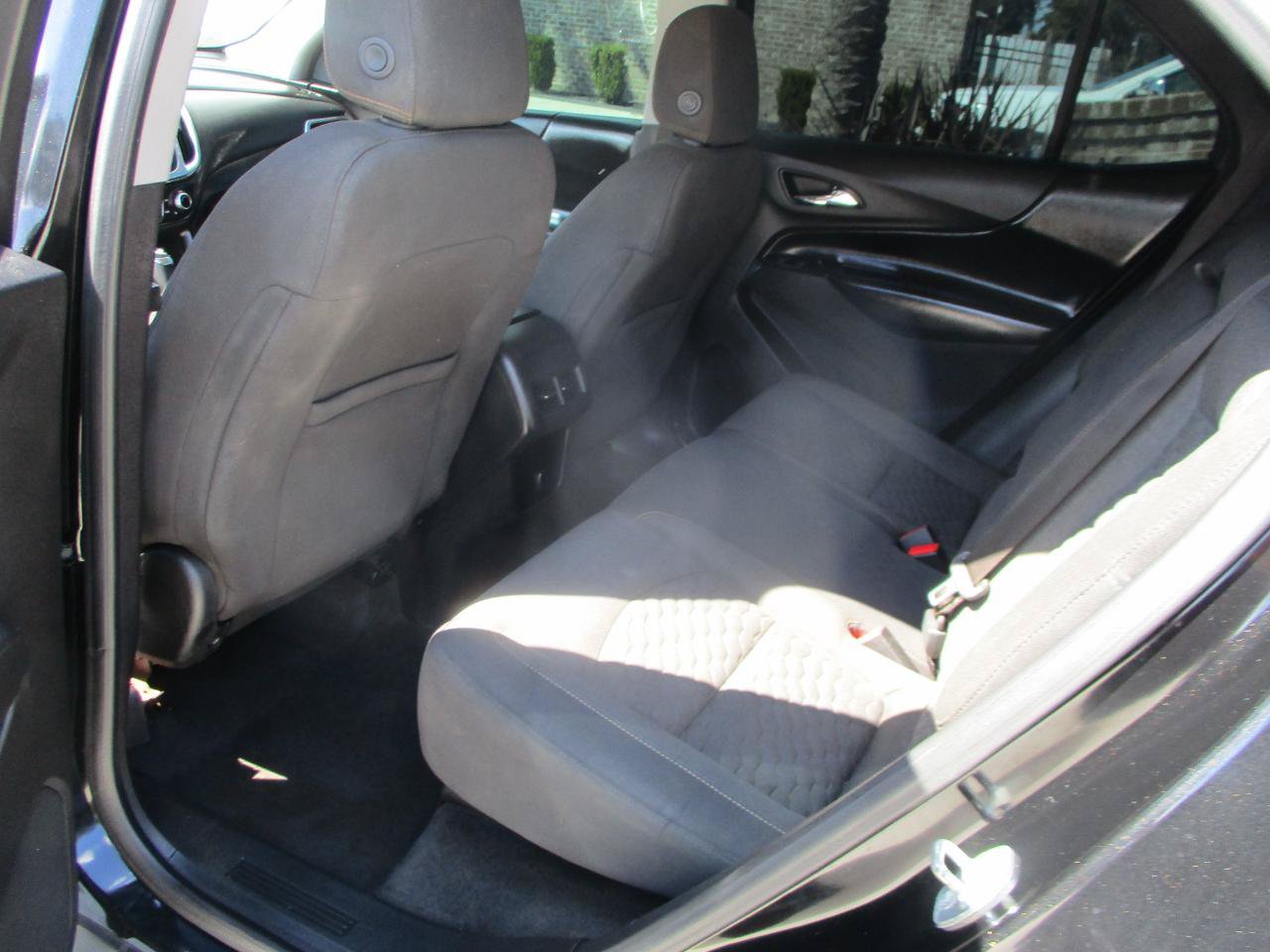 Used 2018 Chevrolet Equinox LT FWD image 15