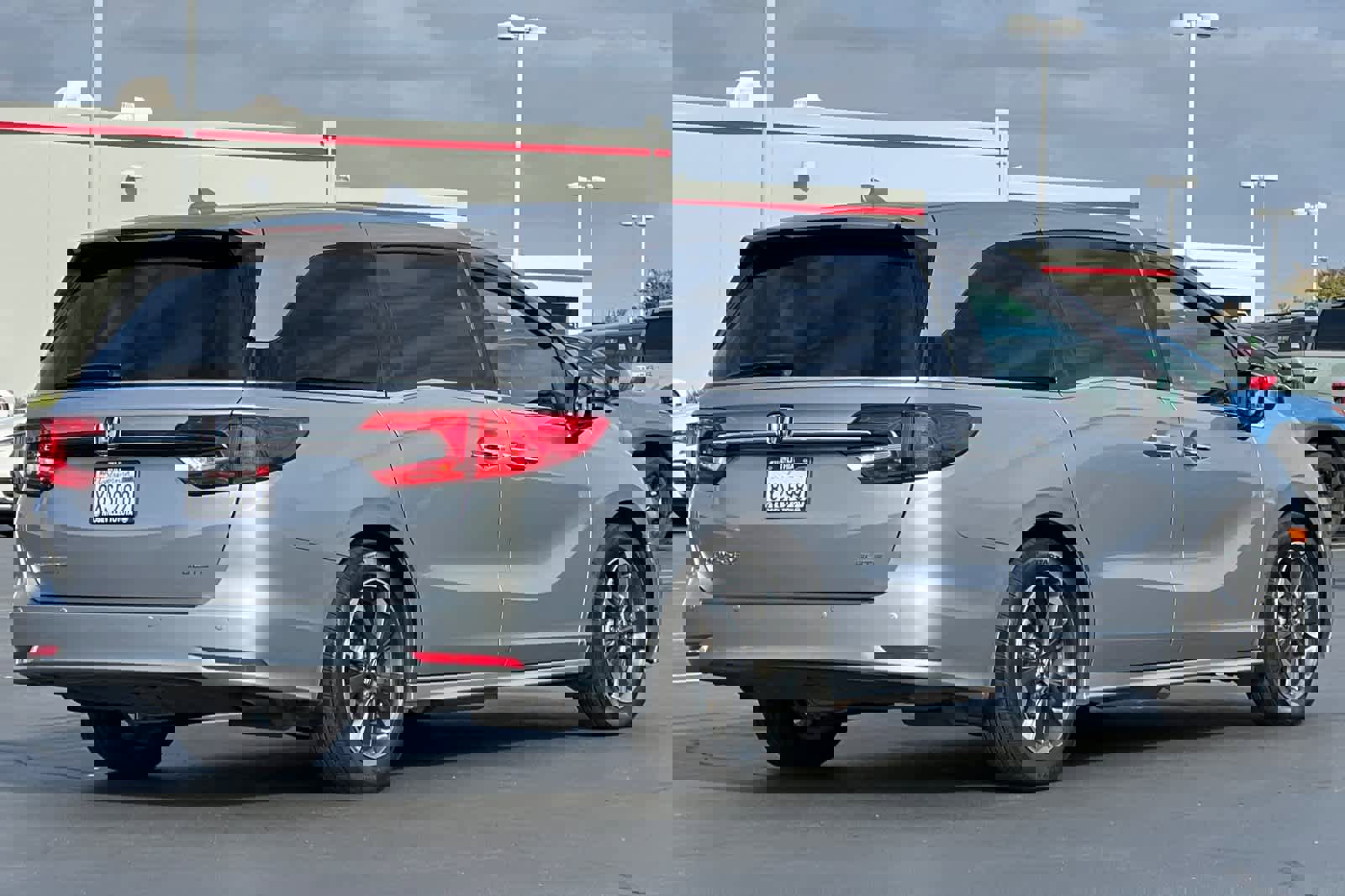 Used 2022 Honda Odyssey Elite image 2