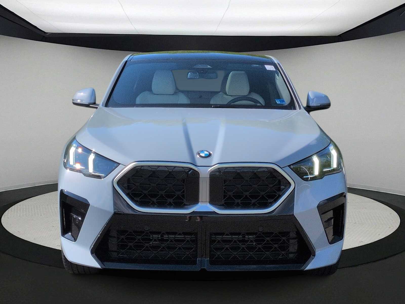 New 2026 BMW X2 xDrive28i w/ Technology Package AWD/4WD image 3