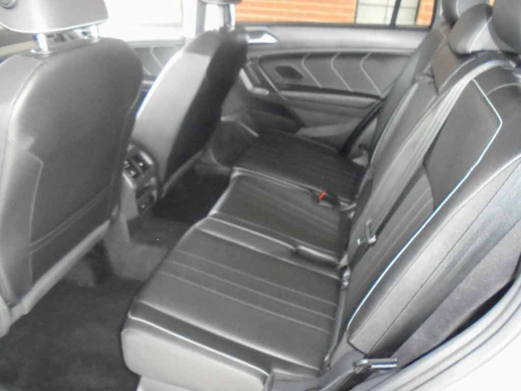 Used 2023 Volkswagen Tiguan SE AWD/4WD image 9