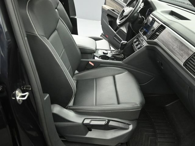 Used 2022 Volkswagen Atlas Cross Sport SE w/ Black Wheel Package image 27