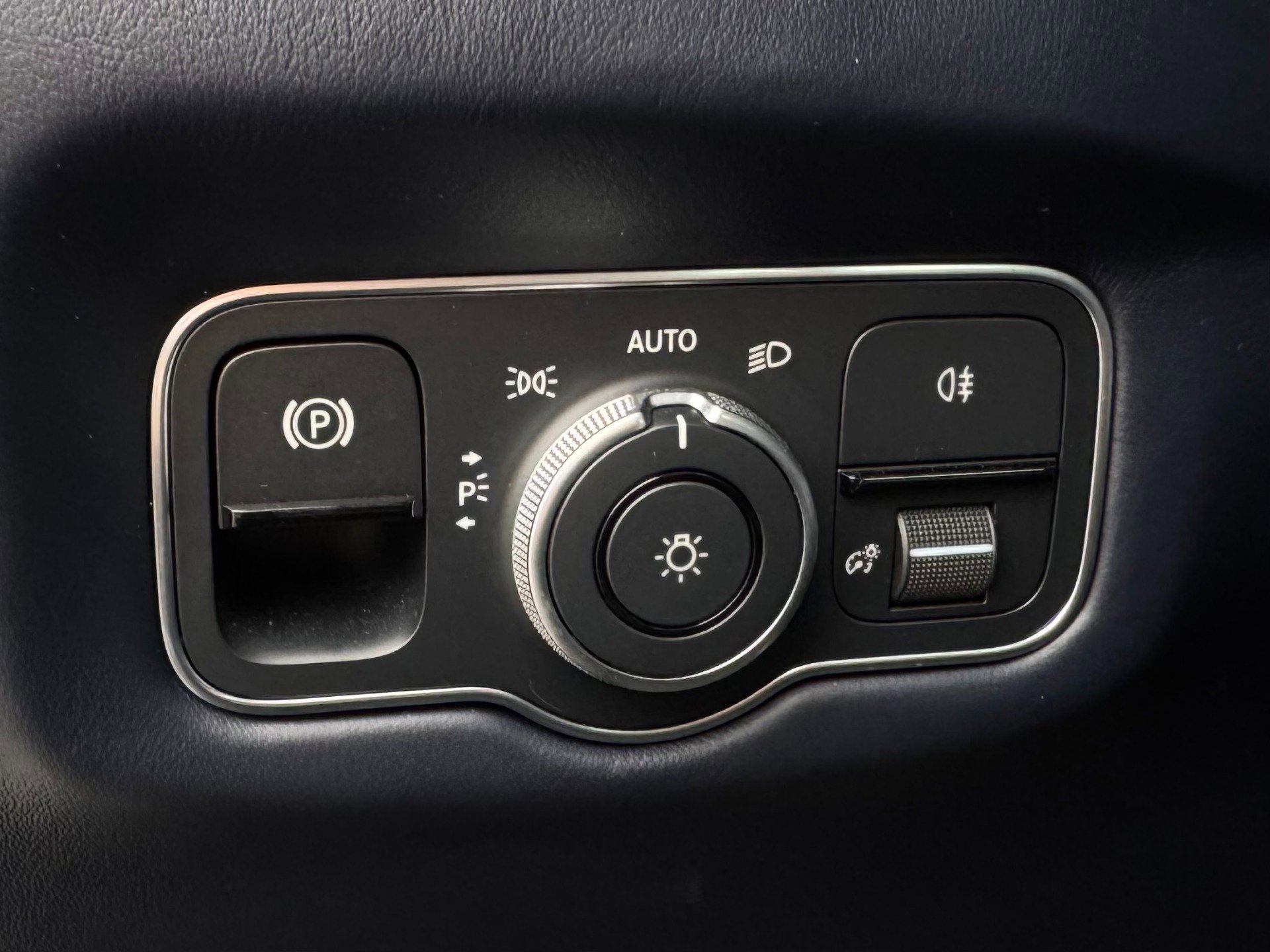 Used 2020 Aston Martin V8 Vantage Coupe image 17