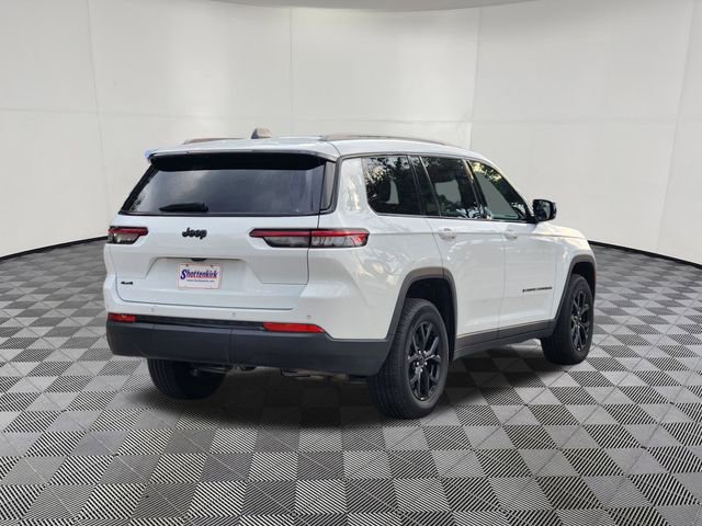 Used 2024 Jeep Grand Cherokee L Laredo image 3