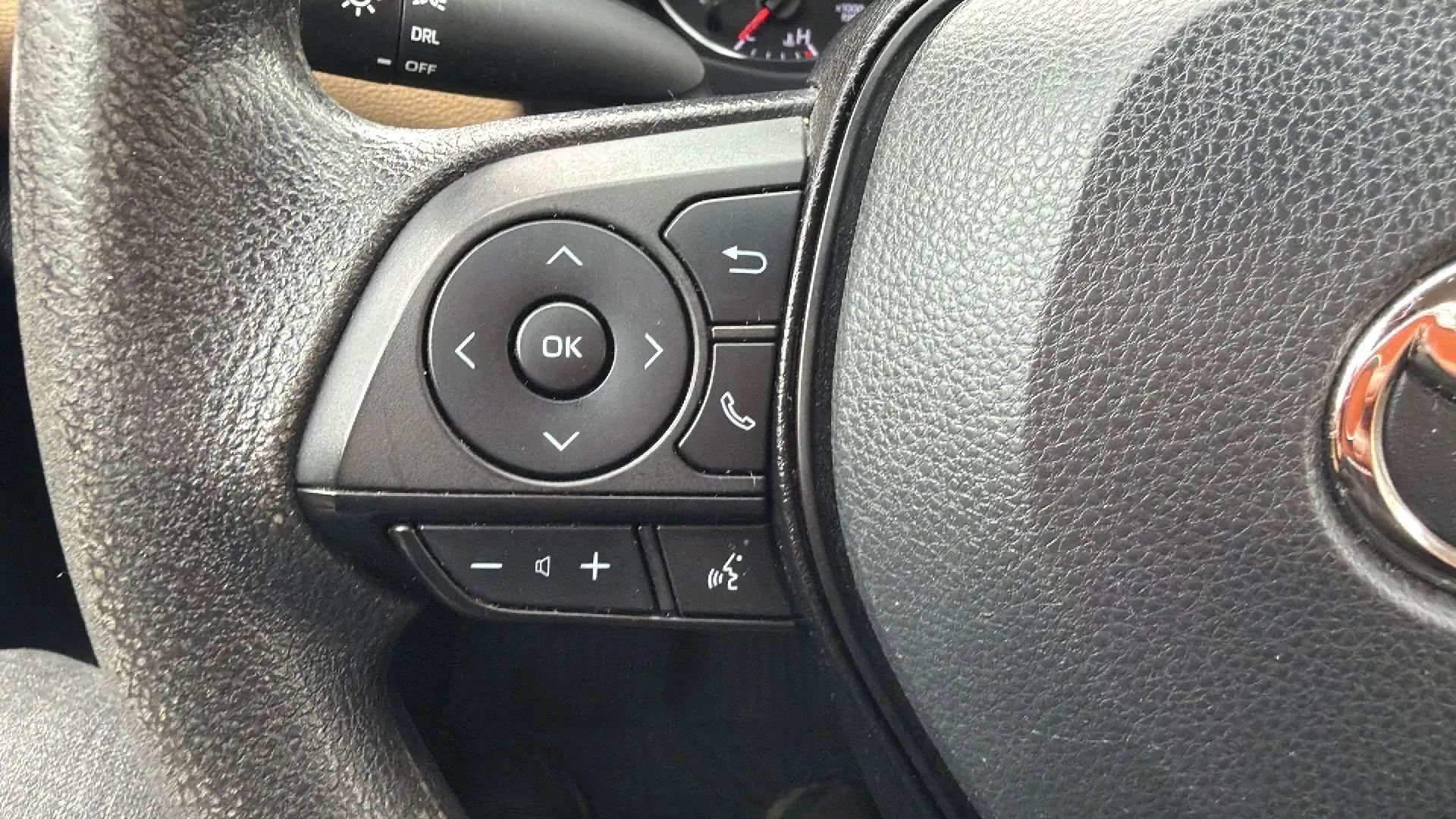 Used 2022 Toyota RAV4 LE AWD/4WD image 12