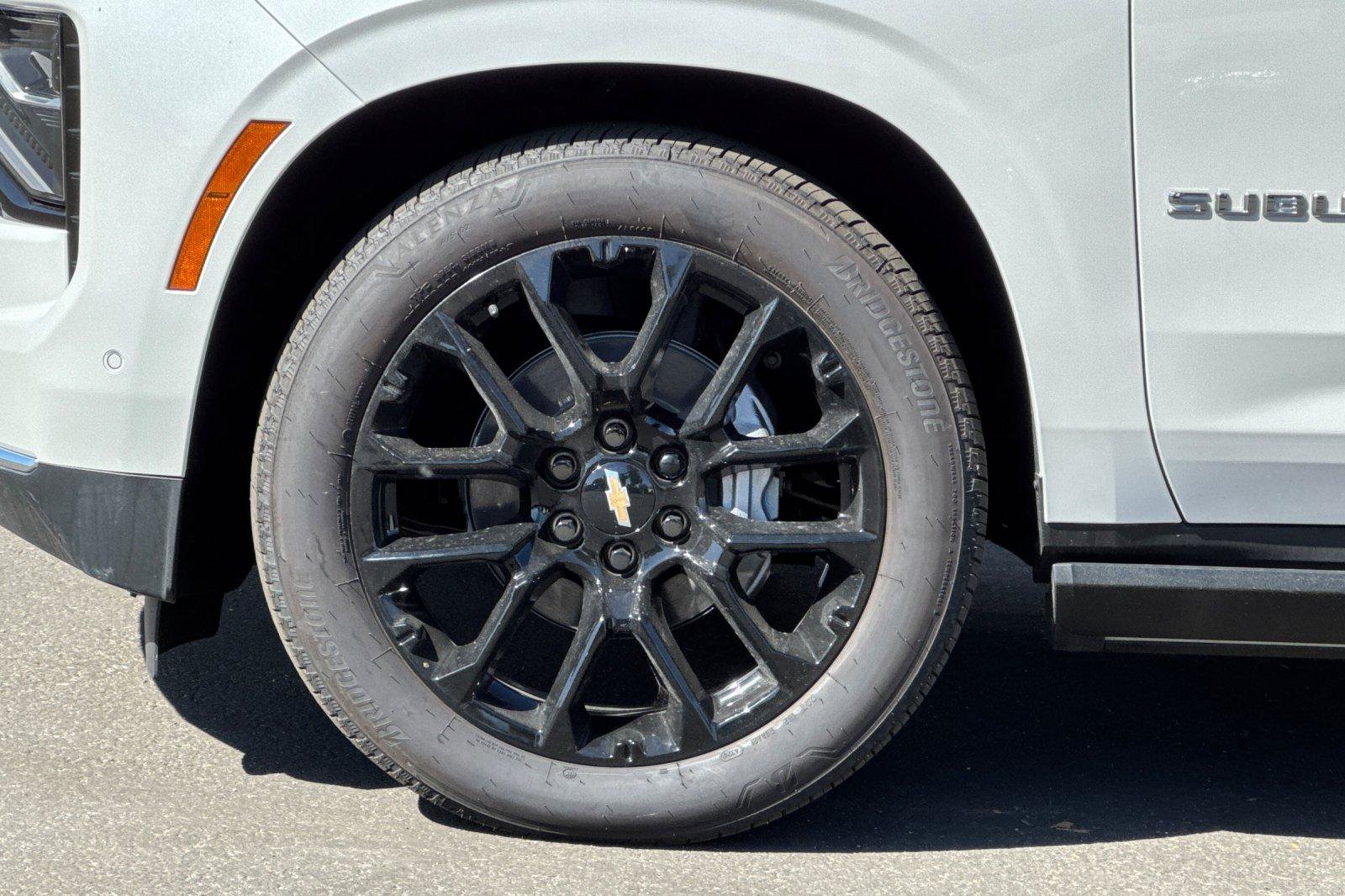 New 2025 Chevrolet Suburban High Country image 39