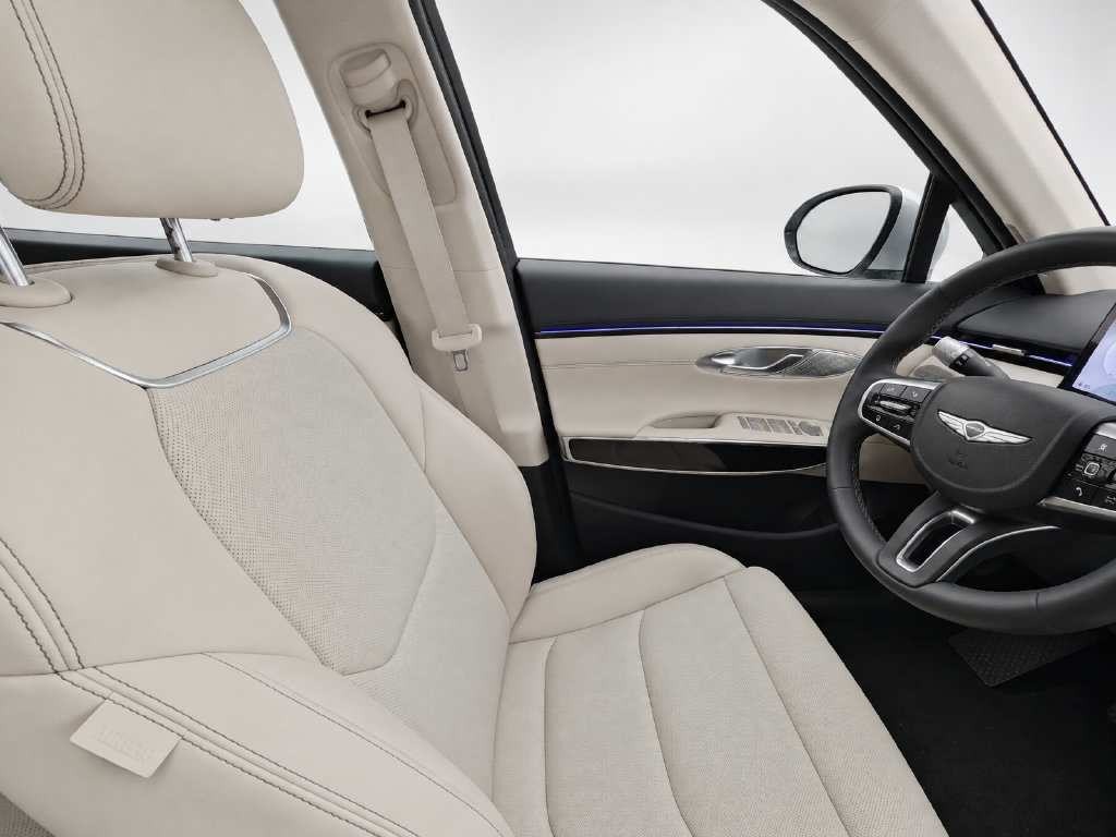 Certified 2026 Genesis GV70 2.5T AWD/4WD image 11