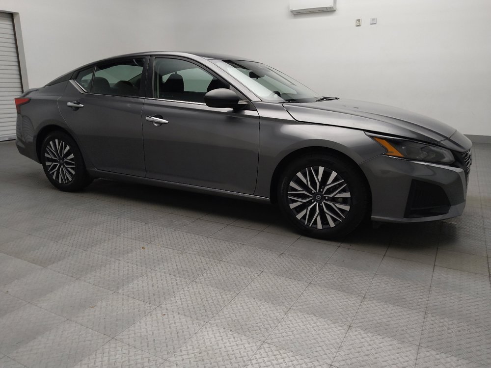 Used 2024 Nissan Altima 2.5 SV image 11