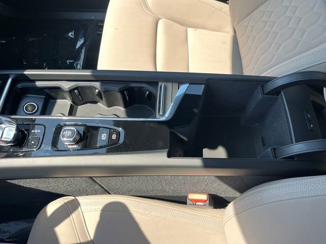 Used 2026 Volvo XC60 B5 Plus w/ Protection Package Premier image 33
