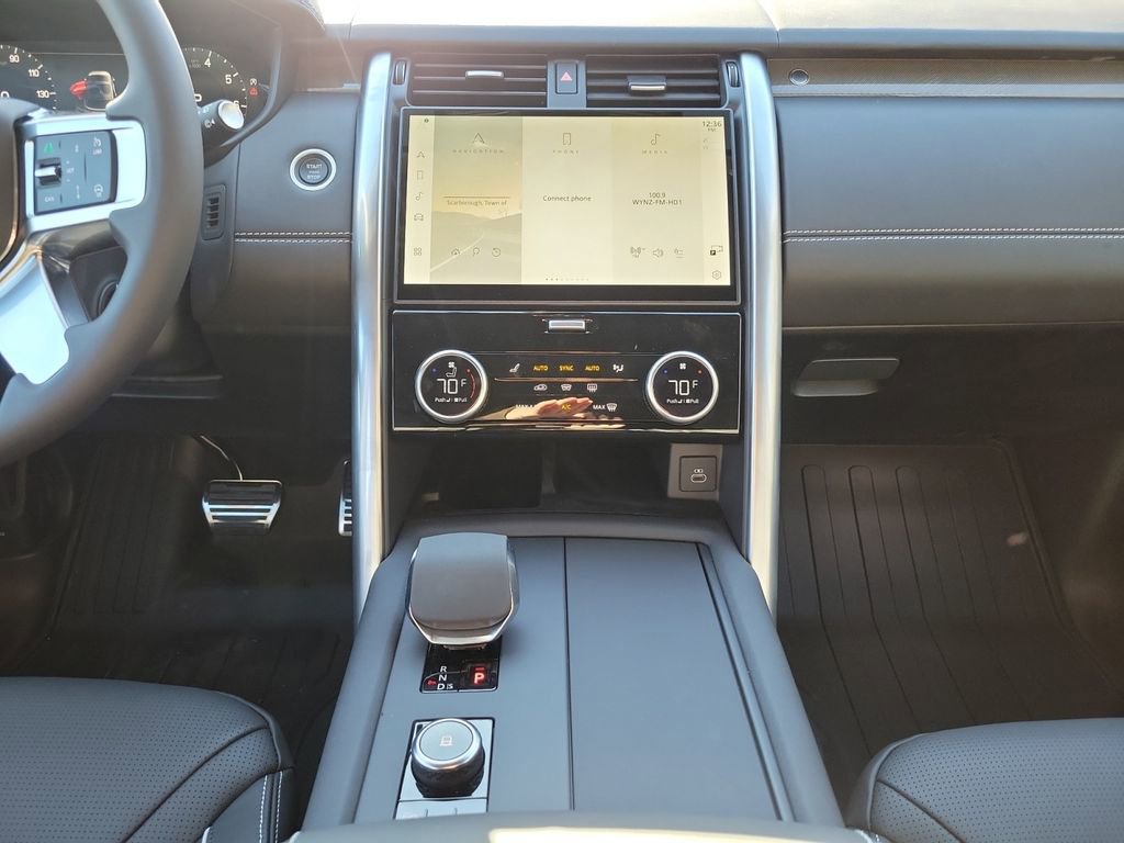 New 2024 Land Rover Discovery Metropolitan Edition image 26