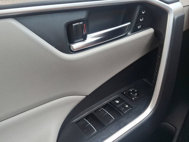 Used 2019 Toyota RAV4 XLE Premium w/ Cold Weather Package AWD/4WD image 27