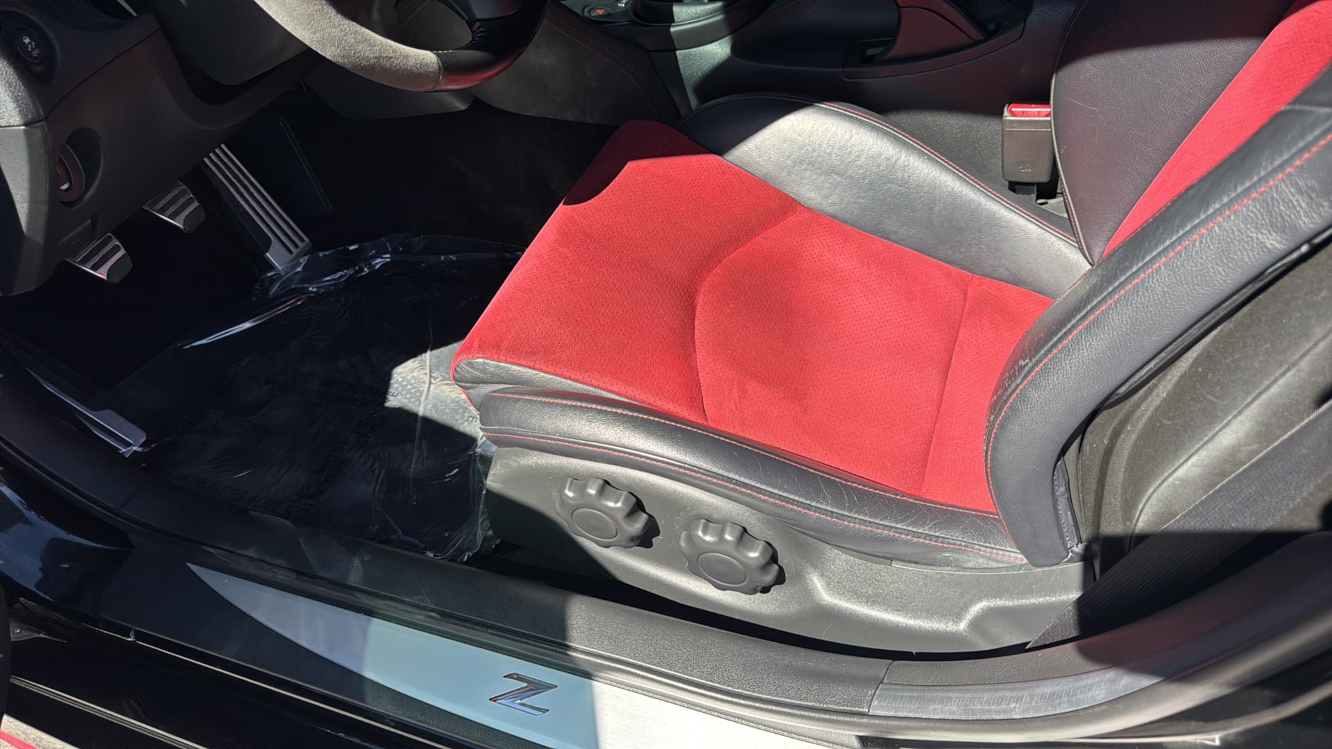 Used 2016 Nissan 370Z NISMO RWD image 20