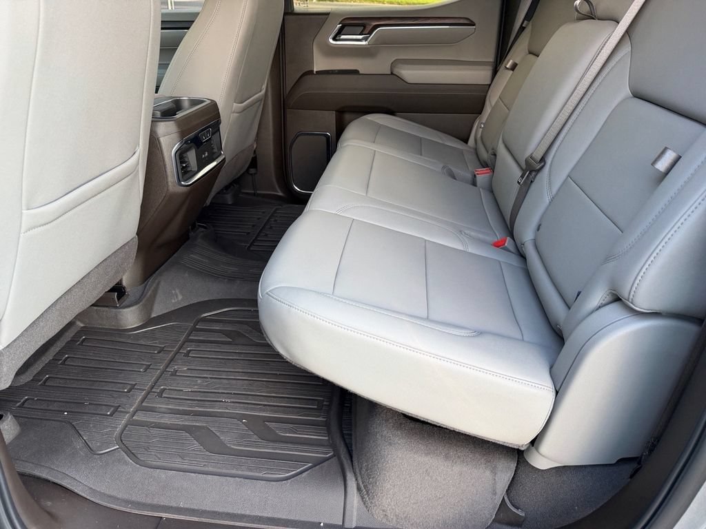 Used 2024 GMC Sierra 1500 SLT w/ SLT Premium Plus Package AWD/4WD image 16