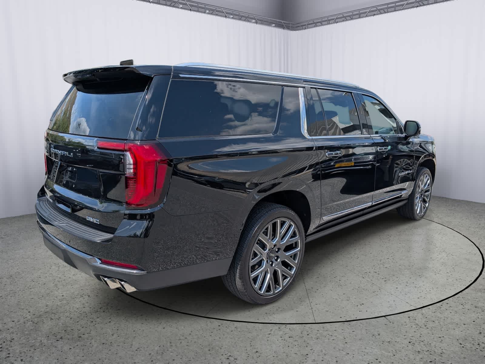 Certified 2026 GMC Yukon XL Denali Ultimate AWD/4WD image 3
