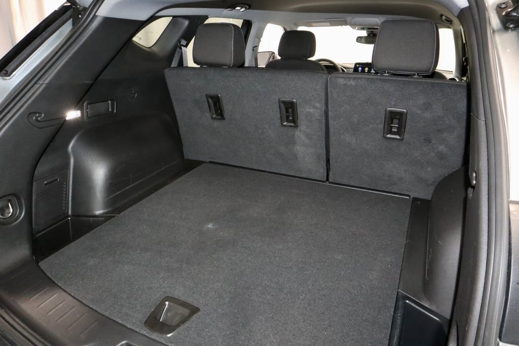 Used 2025 Chevrolet Blazer LT FWD image 13