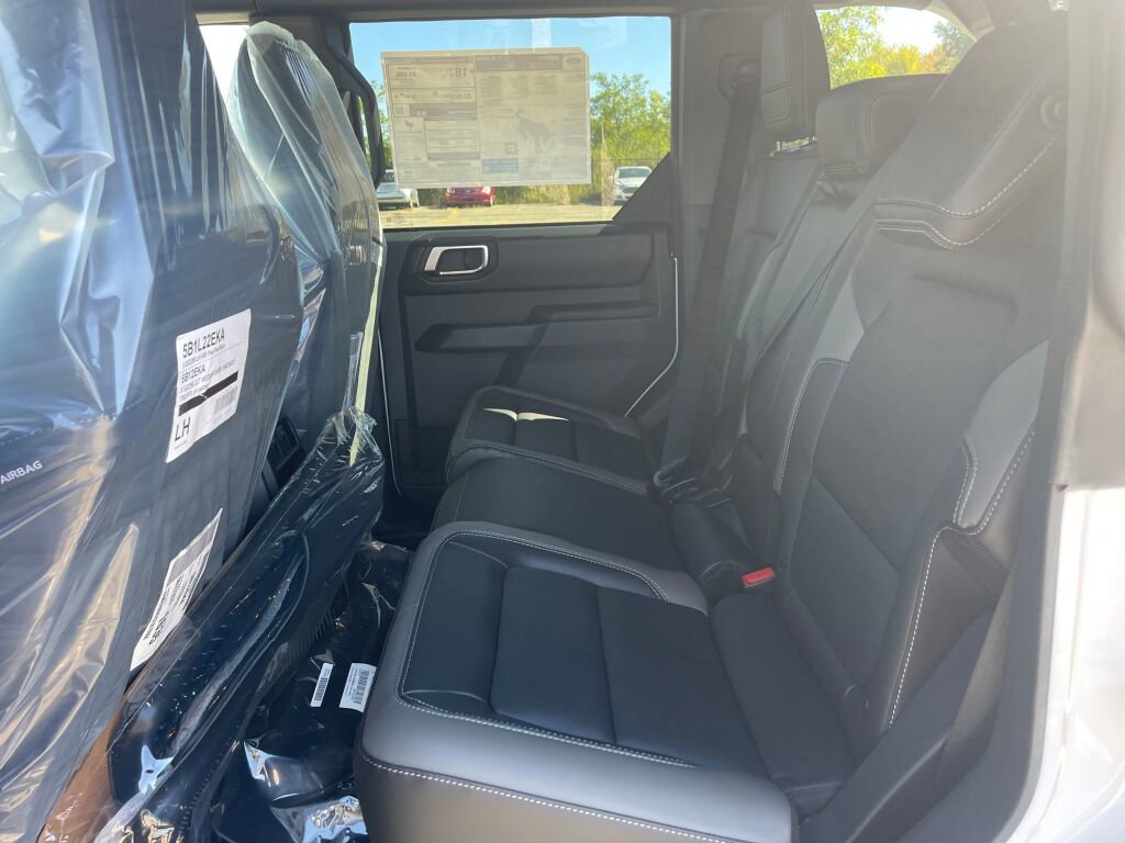 New 2025 Ford Bronco Outer Banks w/ Sasquatch Package image 13