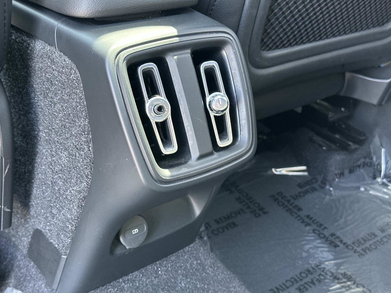 Used 2019 Volvo XC40 T5 Momentum AWD/4WD image 24