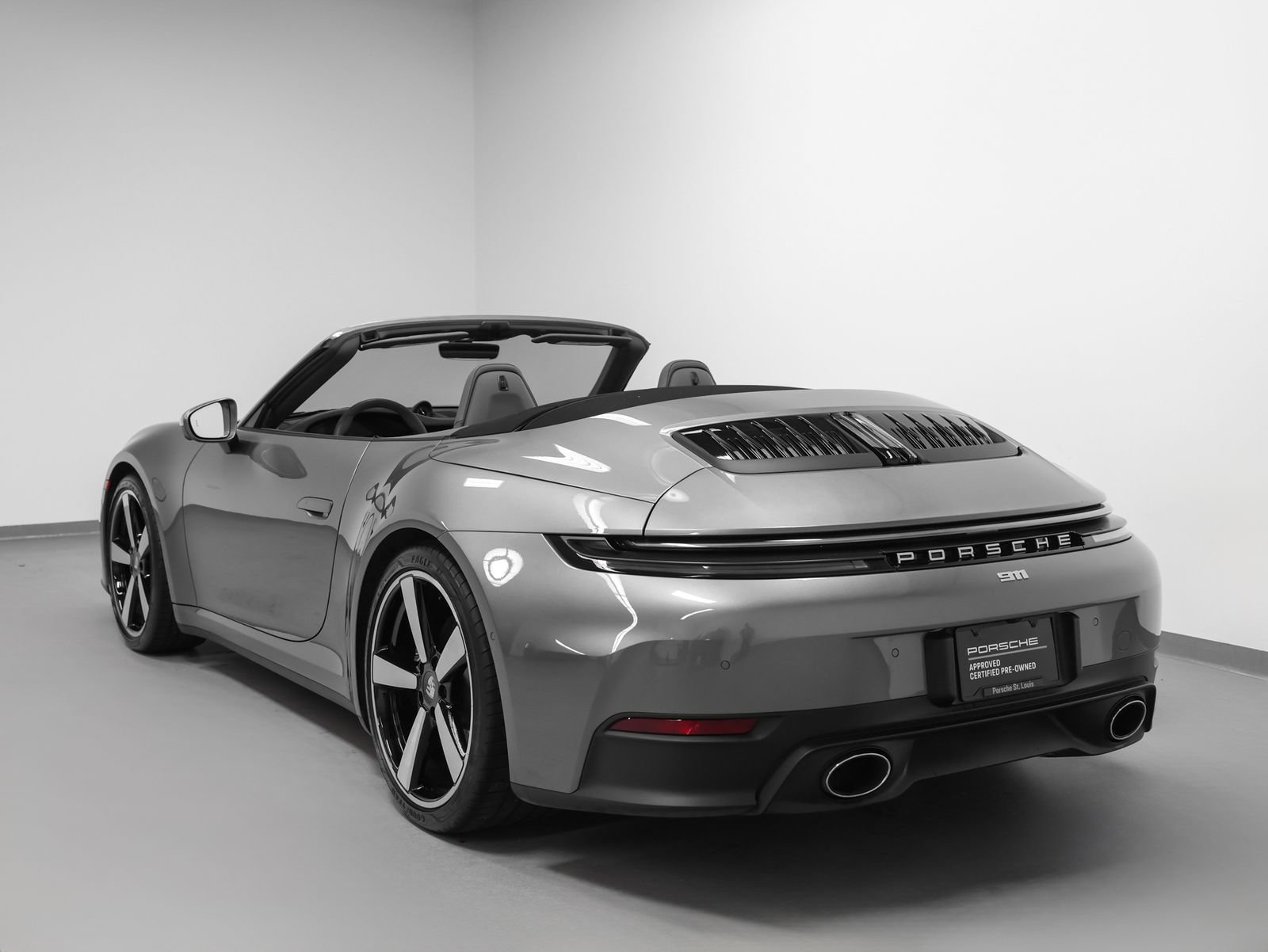 Certified 2025 Porsche 911 Carrera RWD image 3