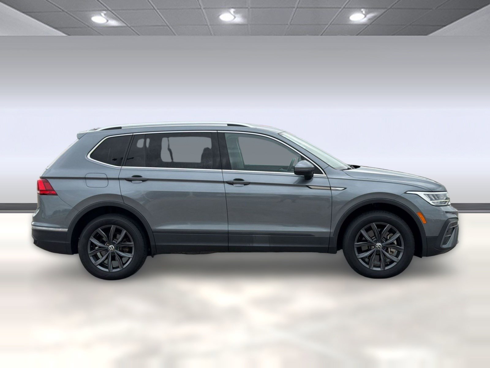 Used 2023 Volkswagen Tiguan SE FWD image 8