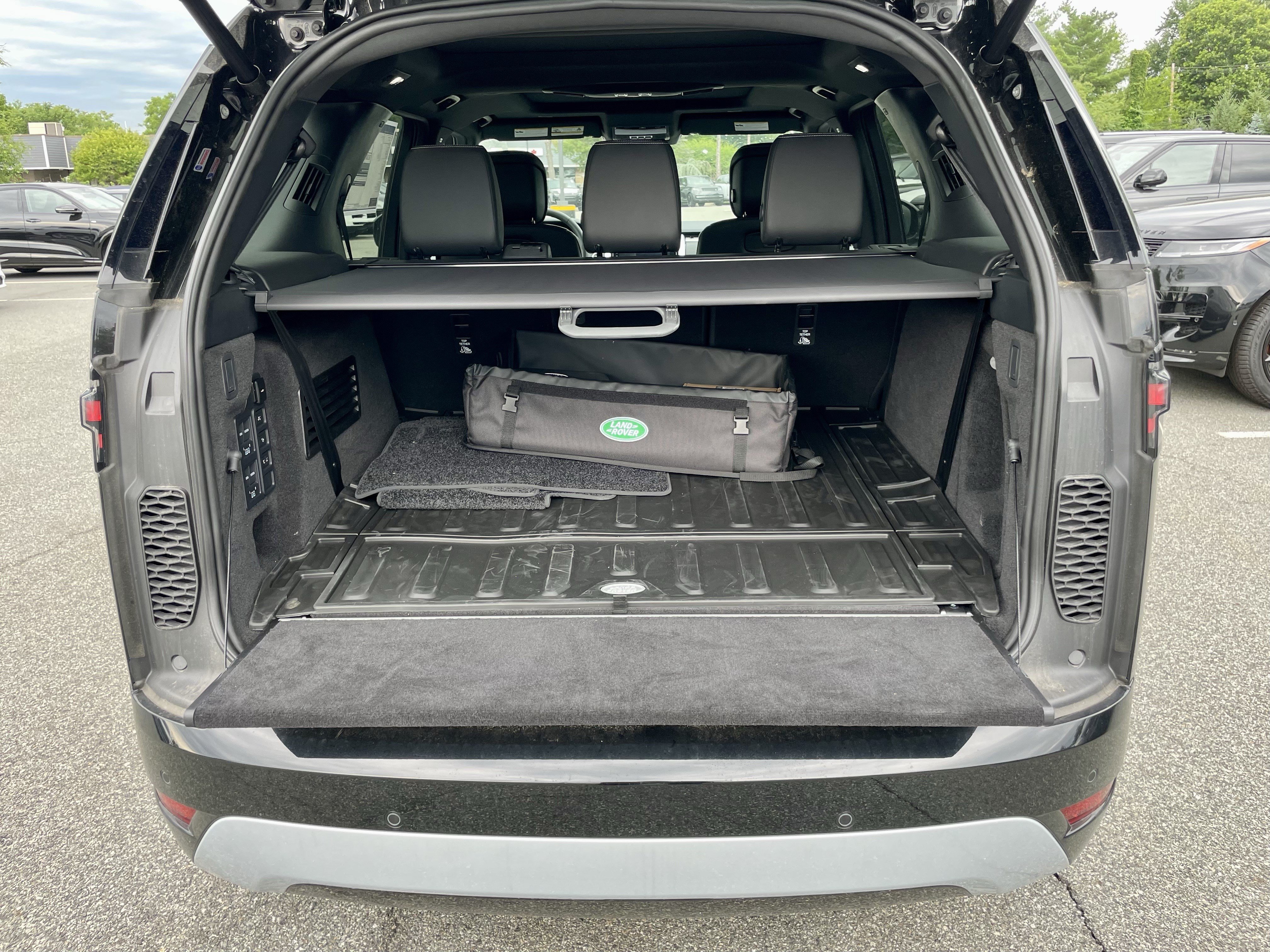 New 2026 Land Rover Discovery Limited Edition AWD/4WD image 39