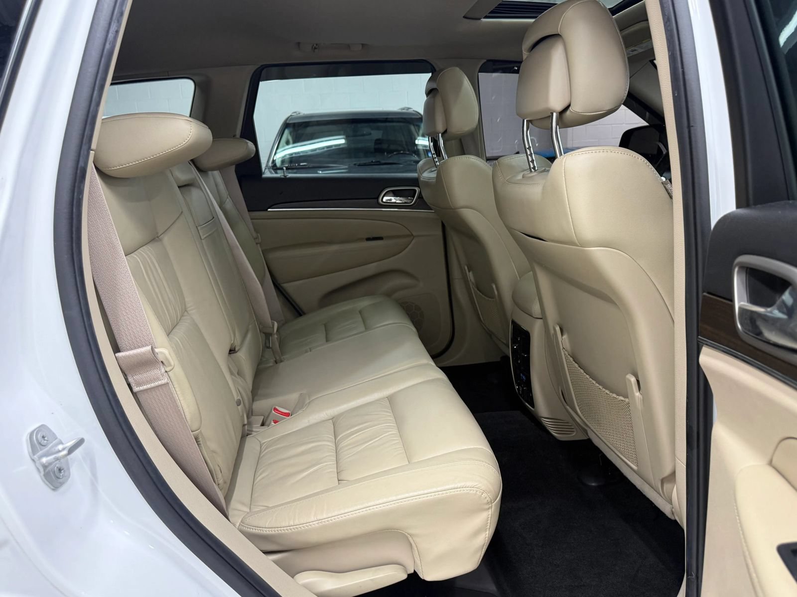 Used 2015 Jeep Grand Cherokee Limited AWD/4WD image 23