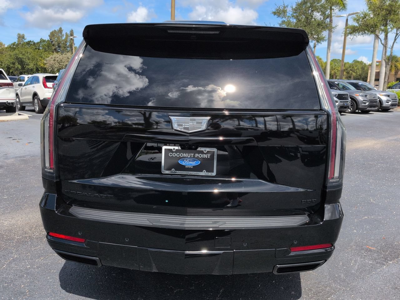 Used 2026 Cadillac Escalade Platinum Sport w/ LPO, ONYX Package AWD/4WD image 5