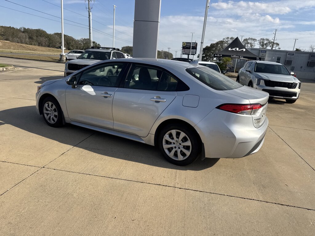 Used 2022 Toyota Corolla LE image 29