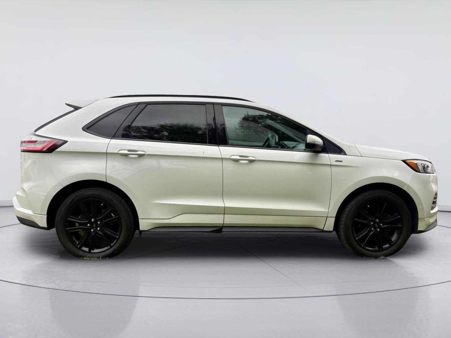 Used 2020 Ford Edge ST-Line FWD image 2