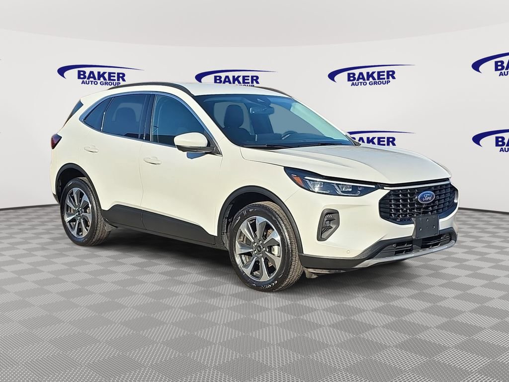 Used 2024 Ford Escape Platinum image 3