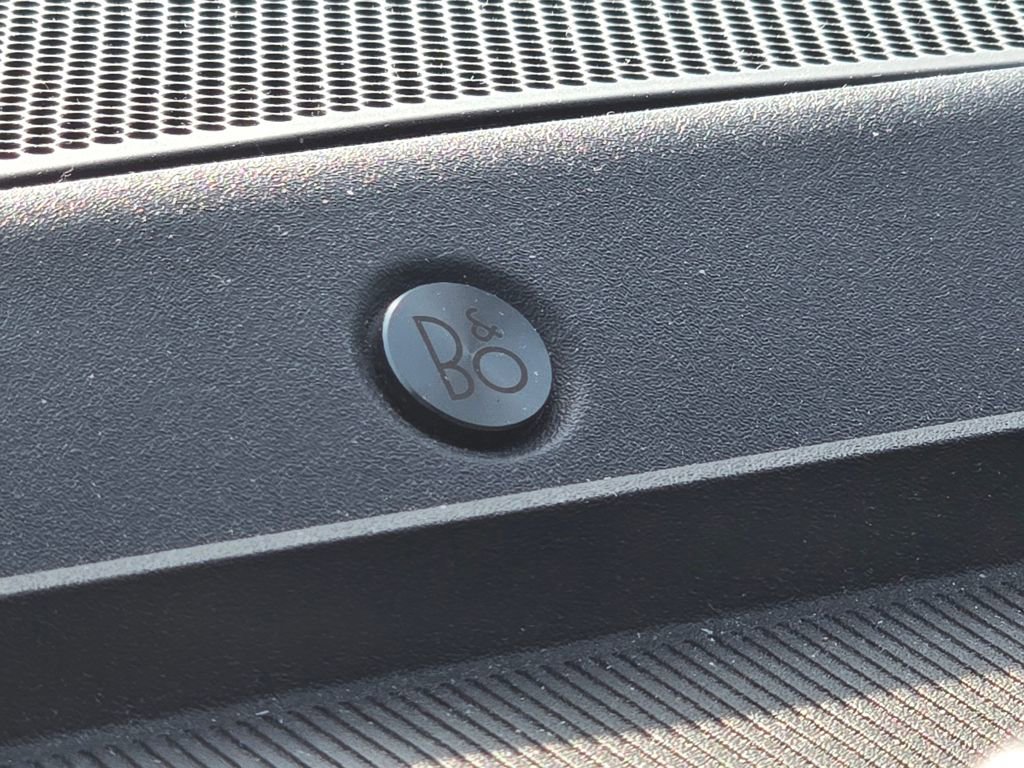 Used 2022 Ford F150 Lightning Lariat image 17