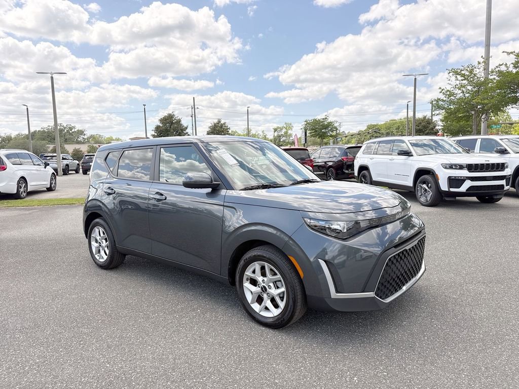 Used 2025 Kia Soul LX w/ LX Technology Package image 1