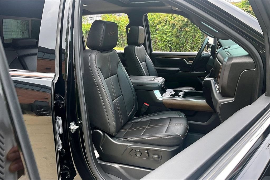Used 2024 Chevrolet Silverado 2500 High Country w/ High Country Premium Package AWD/4WD image 10