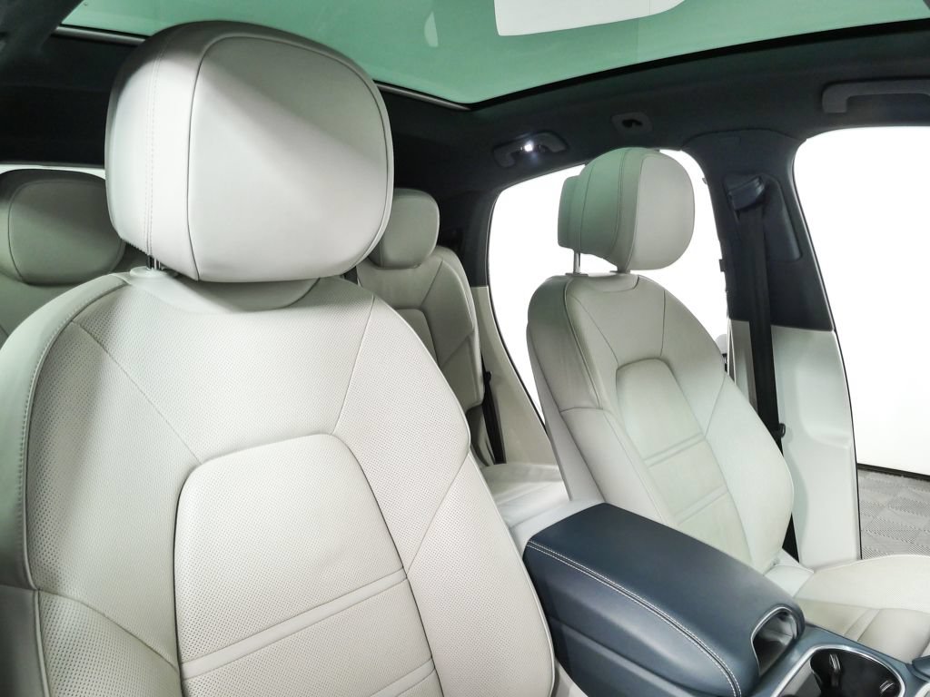 Certified 2021 Porsche Cayenne Coupe AWD/4WD image 25