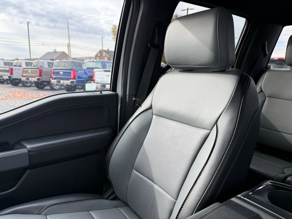 Used 2023 Ford F150 Lightning Lariat image 26