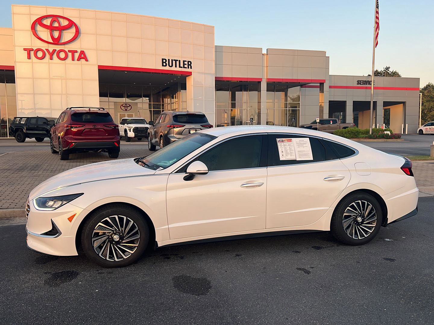 Used 2022 Hyundai Sonata SEL image 3