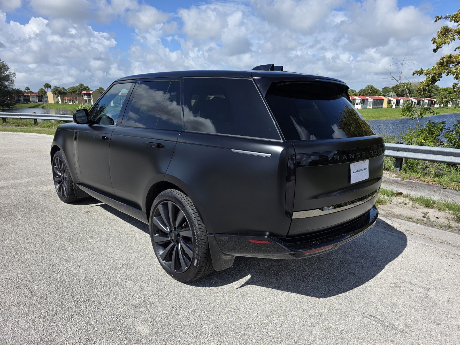 New 2026 Land Rover Range Rover SV AWD/4WD video 2