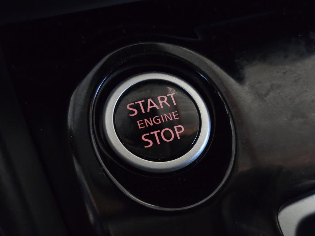 Certified 2025 Nissan Versa SR w/ Trunk Package image 27