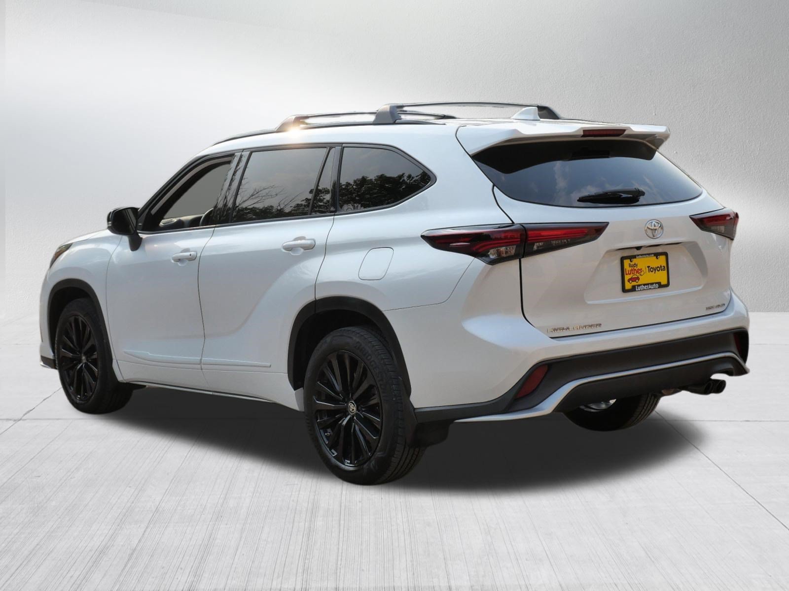 Certified 2024 Toyota Highlander XSE AWD/4WD image 5