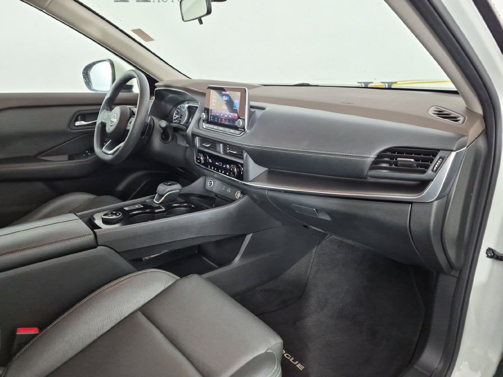 Used 2023 Nissan Rogue SV AWD/4WD image 36