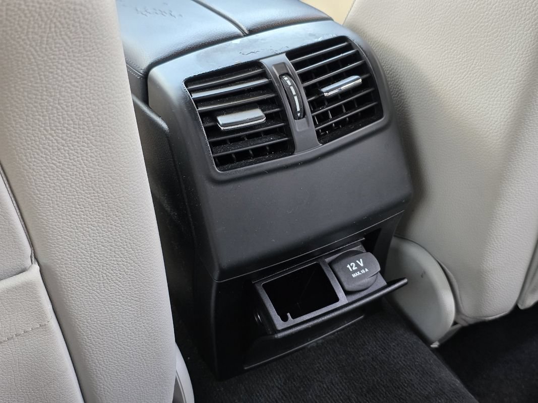 Used 2014 Mercedes-Benz E 250 BlueTEC Sedan image 29