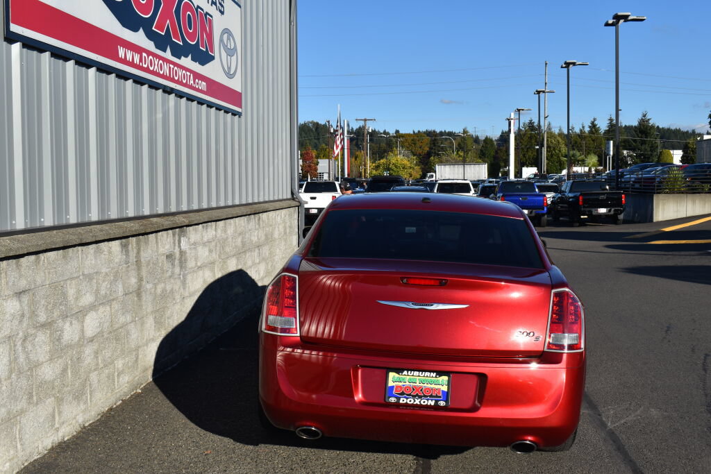 Used 2013 Chrysler 300 S RWD image 6