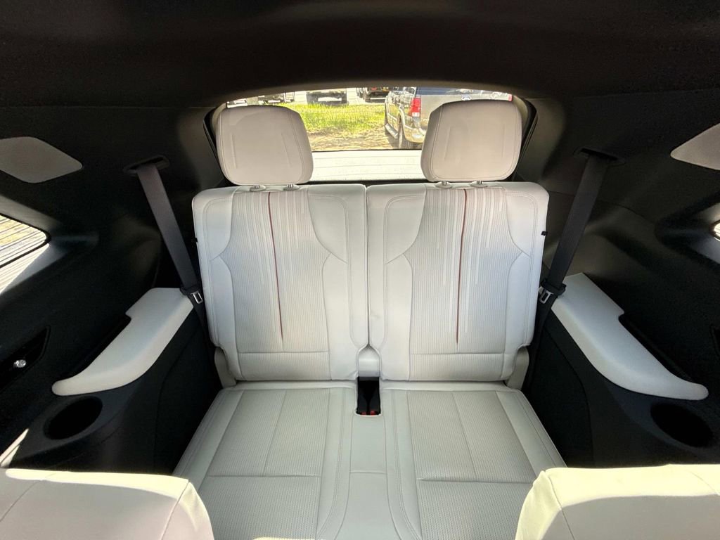 New 2026 Cadillac Vistiq Luxury image 13