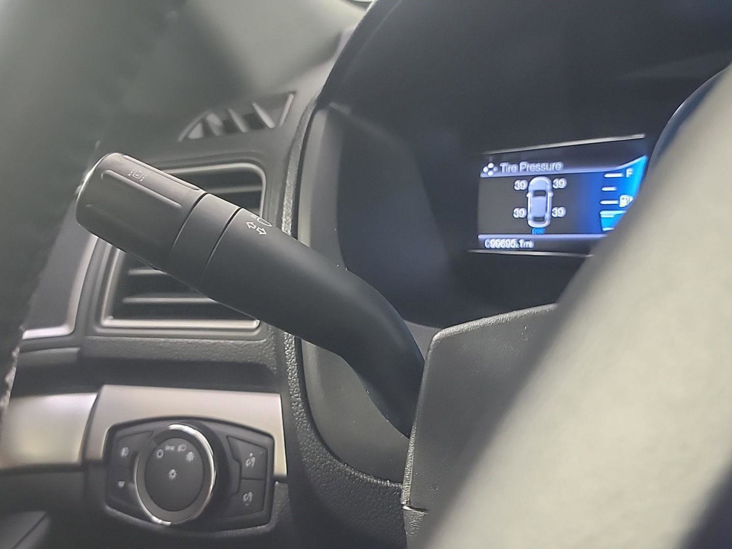 Used 2018 Ford Explorer XLT w/ Equipment Group 202A AWD/4WD image 30