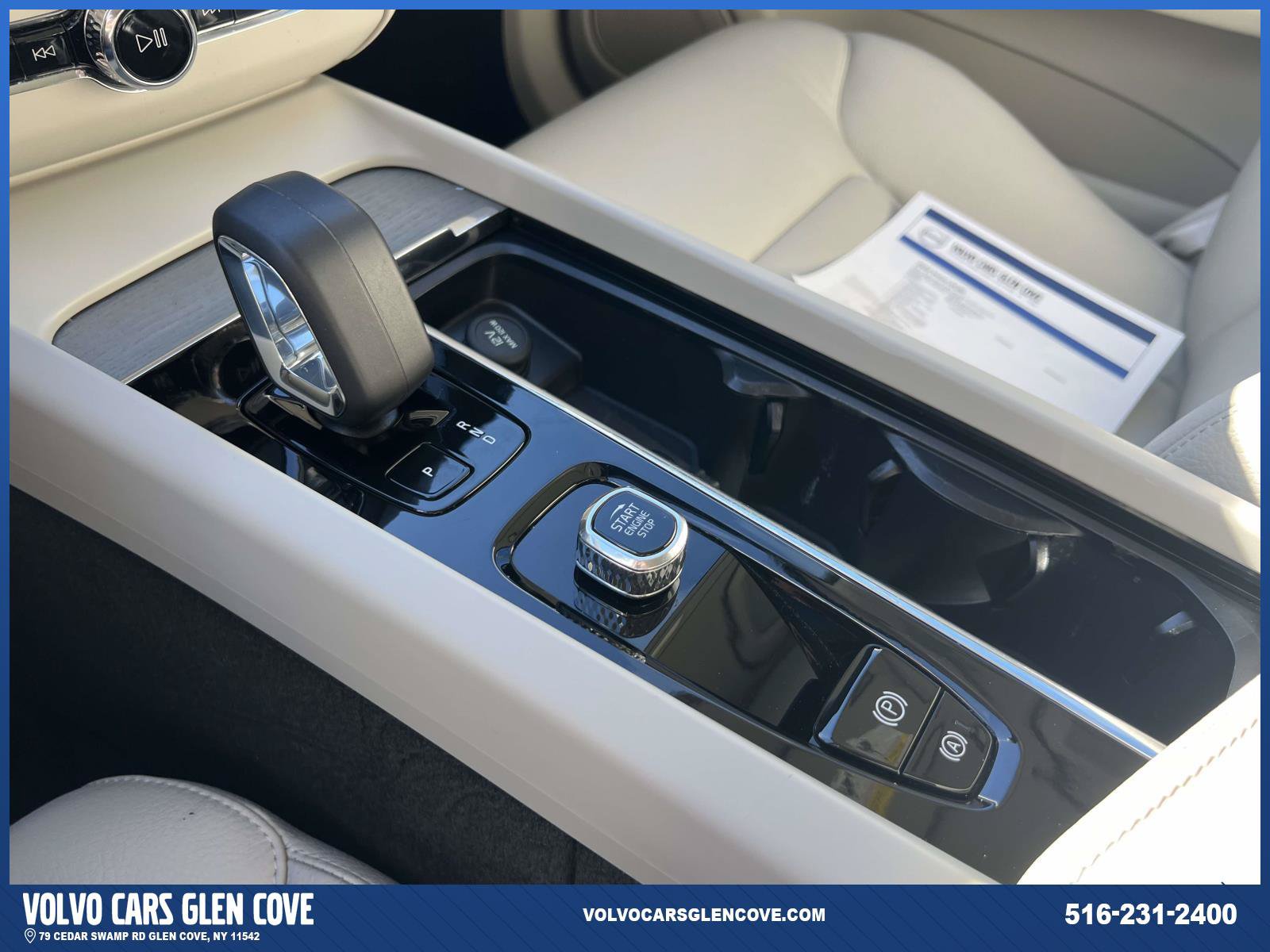 Certified 2024 Volvo XC60 B5 Plus AWD/4WD image 28