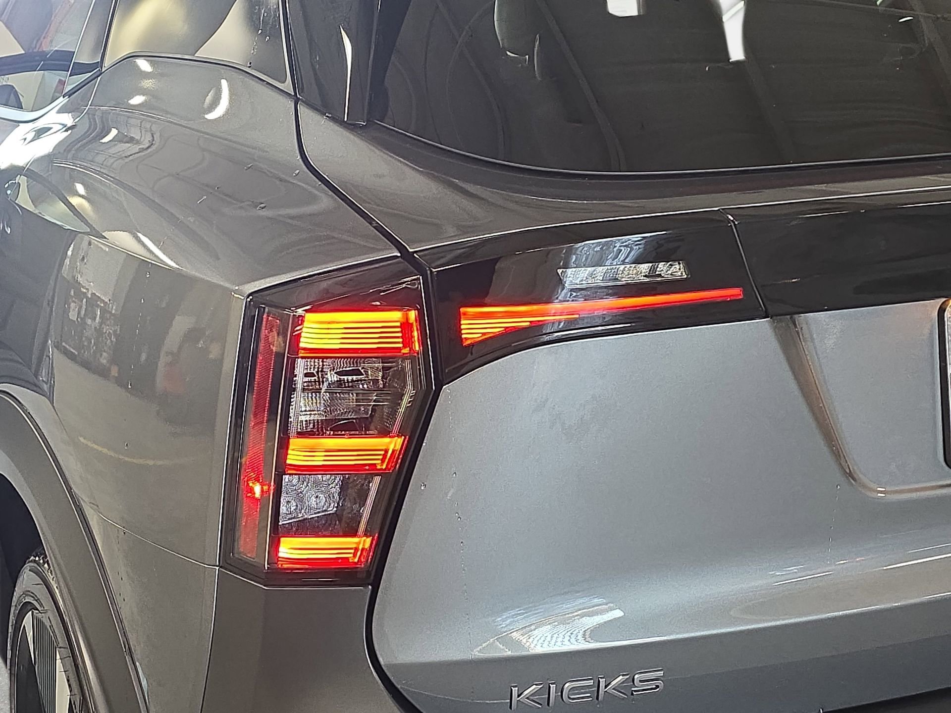 Certified 2025 Nissan Kicks SR image 30