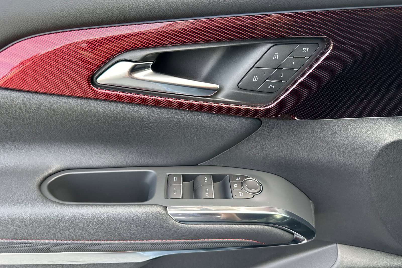 New 2025 Chevrolet Traverse RS w/ LPO, Floor Liner Package image 9