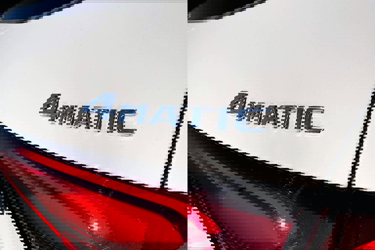 Used 2025 Mercedes-Benz GLC 300 4MATIC image 9