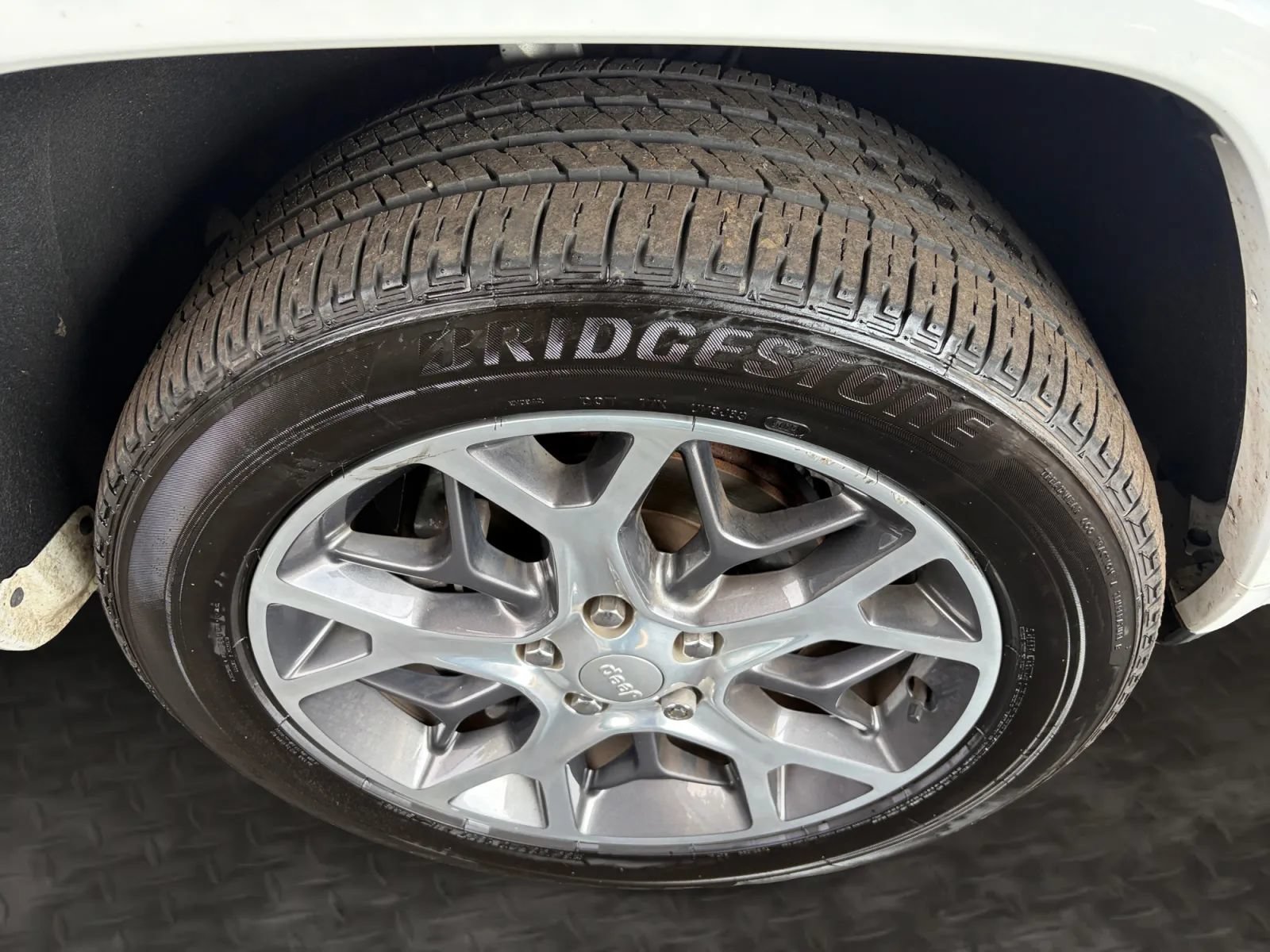 Used 2020 Jeep Grand Cherokee Overland AWD/4WD image 39
