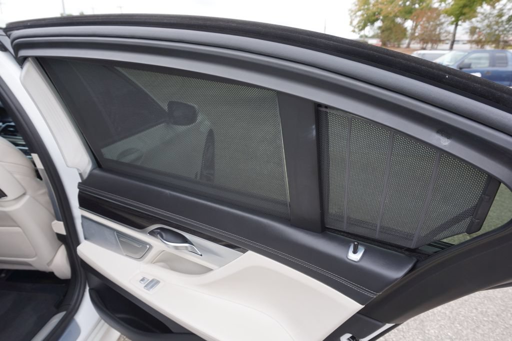 Used 2016 BMW 750i xDrive AWD/4WD image 30